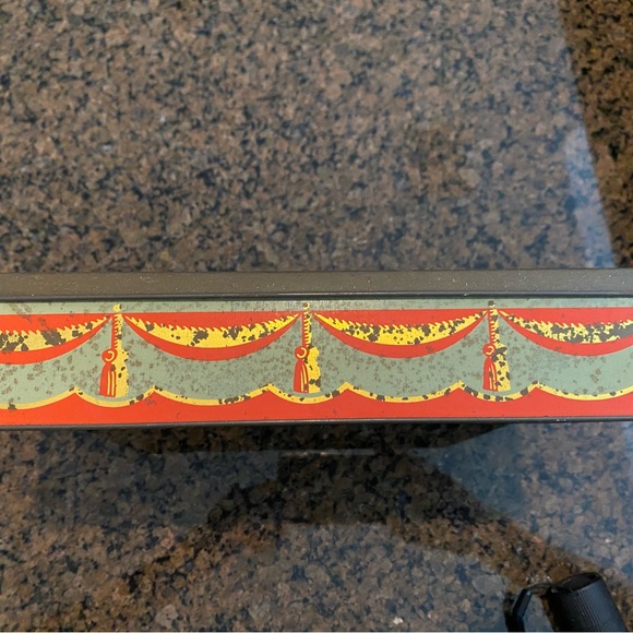 incl Queen Elizabeth & Prince Phillip tin ( 7” wide x 10”L - Picture 4 of 8